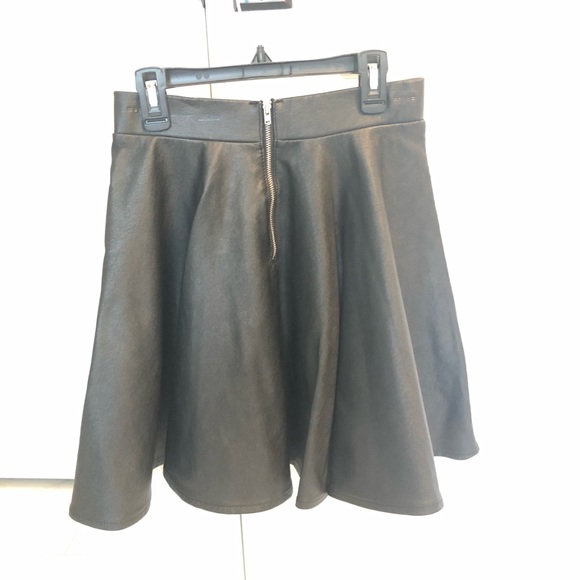 Topshop black faux leather skirt Size 4 - Picture 2 of 2